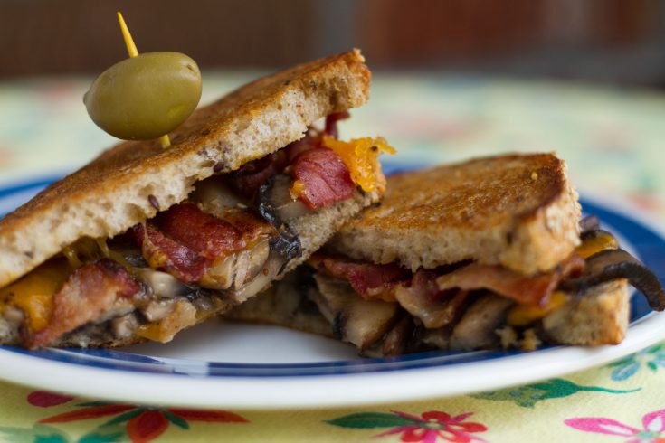 Grilled cheese au cheddar fort et champignons