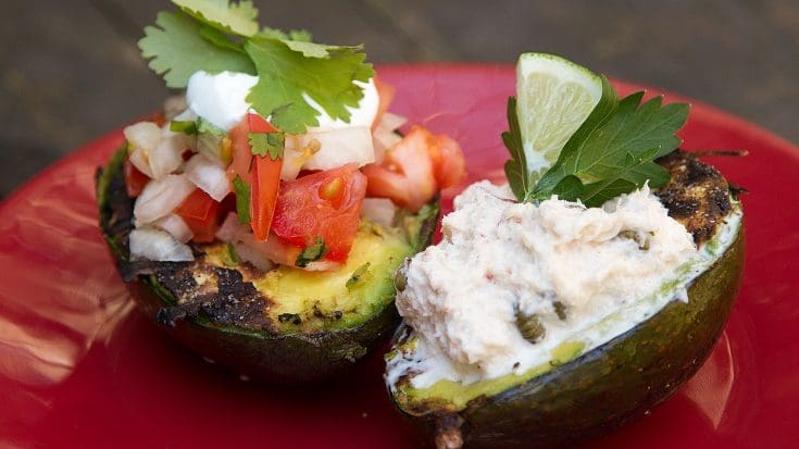 Avocats farçis sur le BBQ