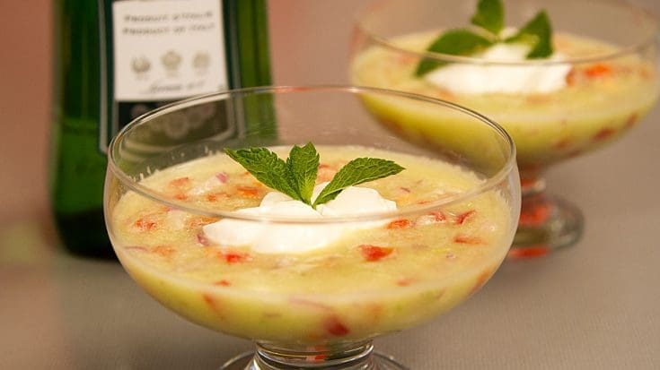 Soupe froide de concombre à la menthe et au vermouth