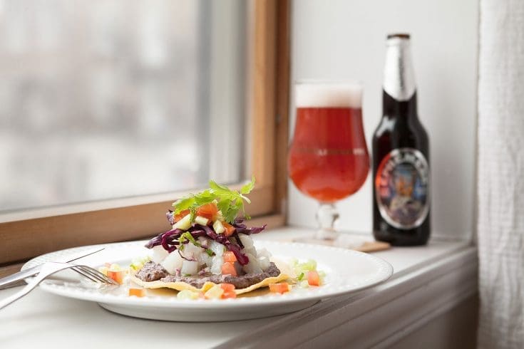 Tostada de ceviche de poisson blanc mariné à l’Éphémère au sureau