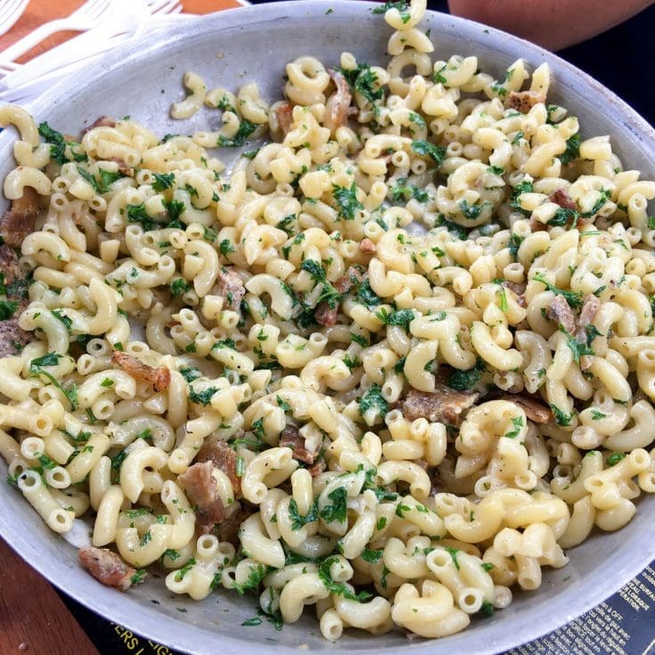 Macaronis carbonara aux grillades