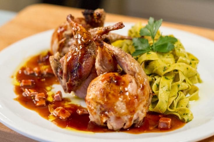 “Cup-cailles” farcies à la terrine de porto, figues et wapiti