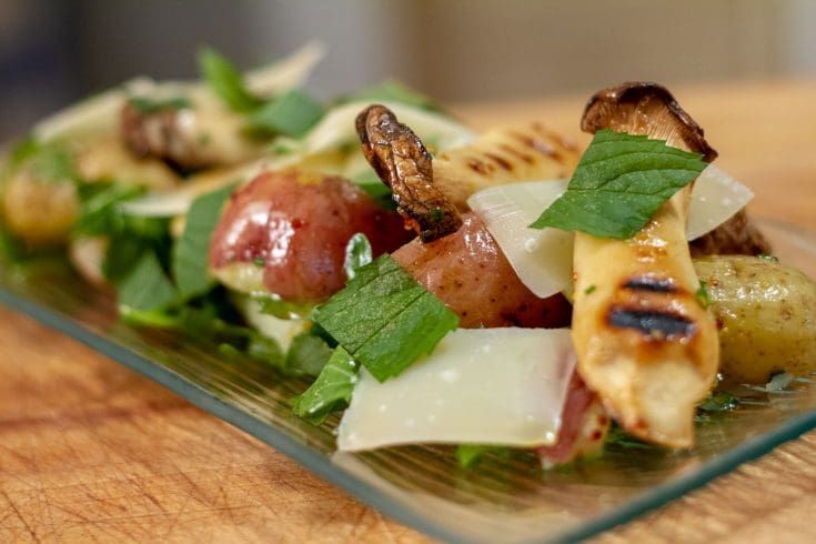 Salade de pommes de terre grelots, champignons grillés et vinaigrette à l’huile de truffe