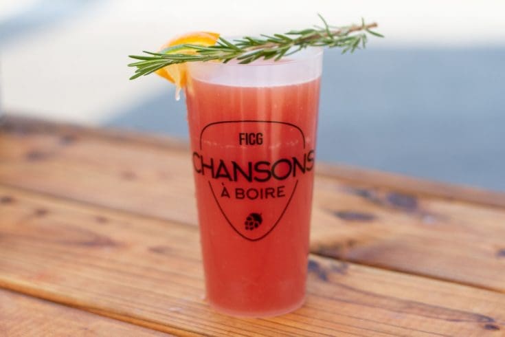 Cocktail à l’orange, canneberge et bière