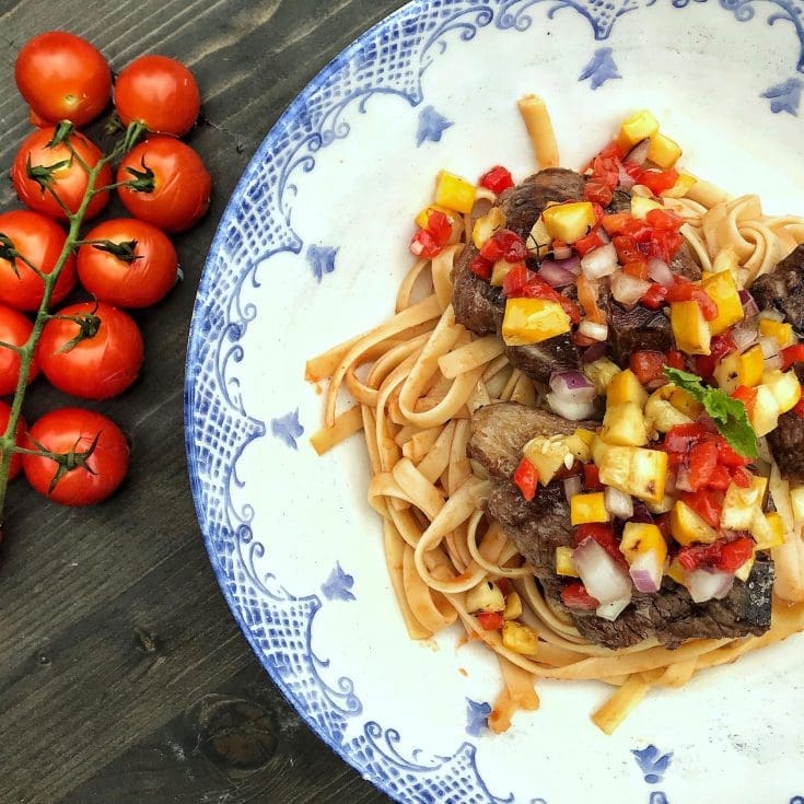 Côtelettes d’agneau avec ratatouille au safran