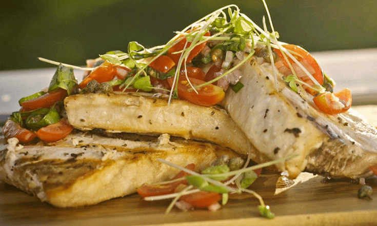 Espadon grillé avec sauce vierge