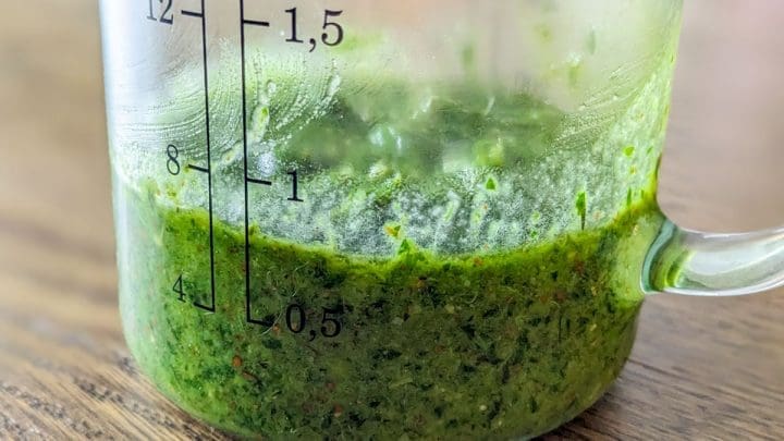 Pesto de feuille de carotte