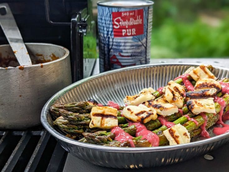 Asperges grillées et laquées à l’érable avec sa compote de framboises en papillote