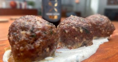 Keftas d’agneau et sauce au yogourt Recette de keftas d'agneau et sa sauce au yogourt