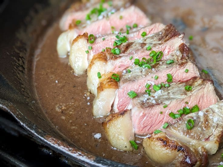 Contre-filet de boeuf sauce au vin rouge et au fromage bleu
