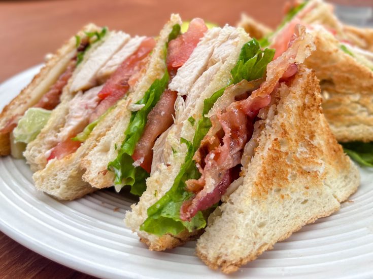 Club sandwich classique comme au casse-croûte