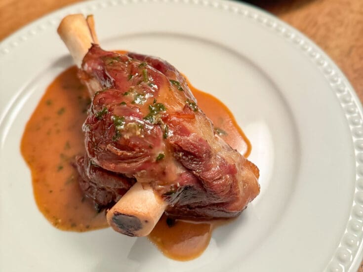 Jarret d’agneau sauce à la bière et au fromage bleu