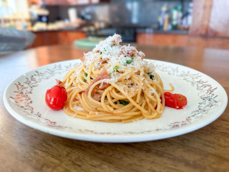 Spaghetti prosciutto, tomates et roquette