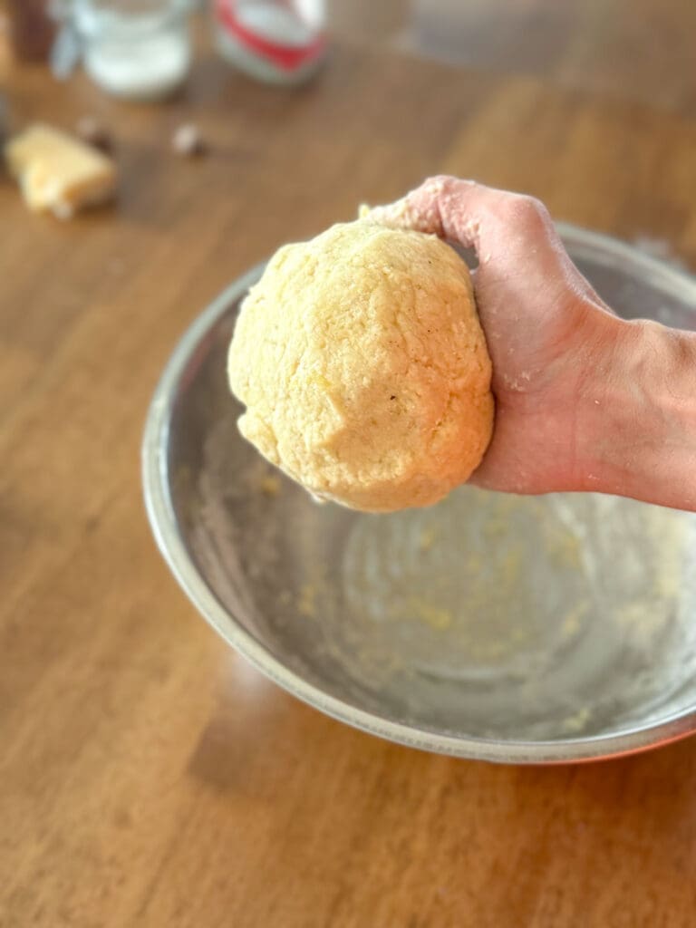 Préparation des gnocchis - Façonner une boule