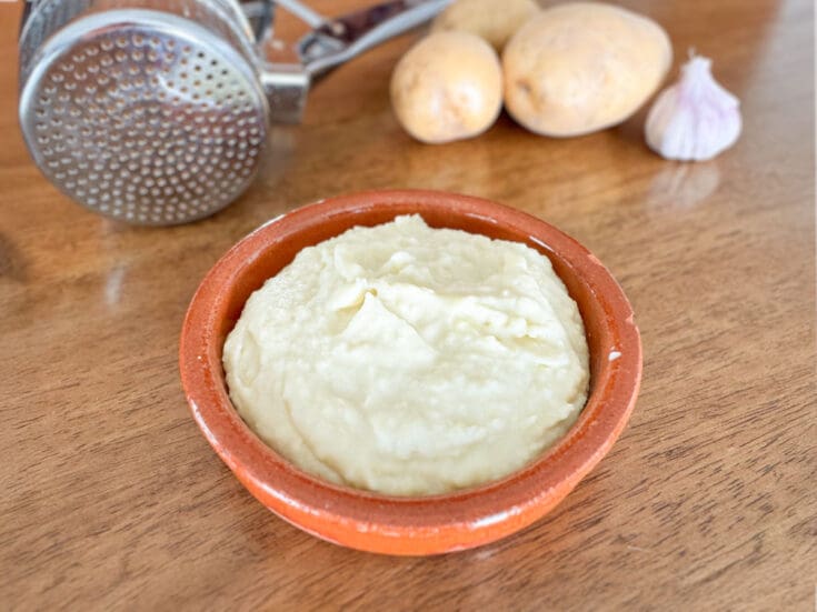 Pommes de terre pilées à l’ail rôti