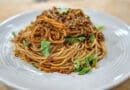 Nouilles épicées au boeuf et sésame (spaghetti à la mongolienne)