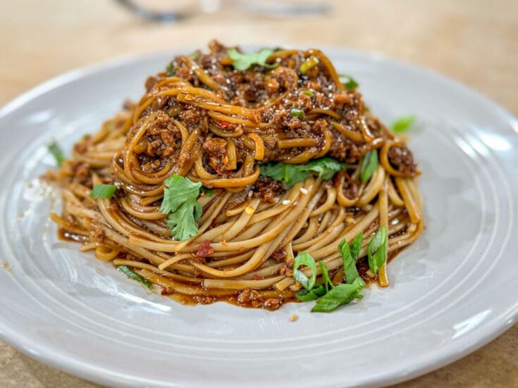 Nouilles épicées au boeuf et sésame (spaghetti à la mongolienne)
