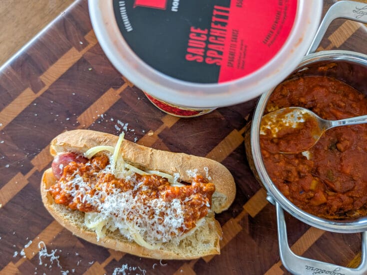 Spaghetti dog (hot-dog au spaghetti)