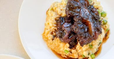 Queue de boeuf au vin rouge et risotto aux asperges